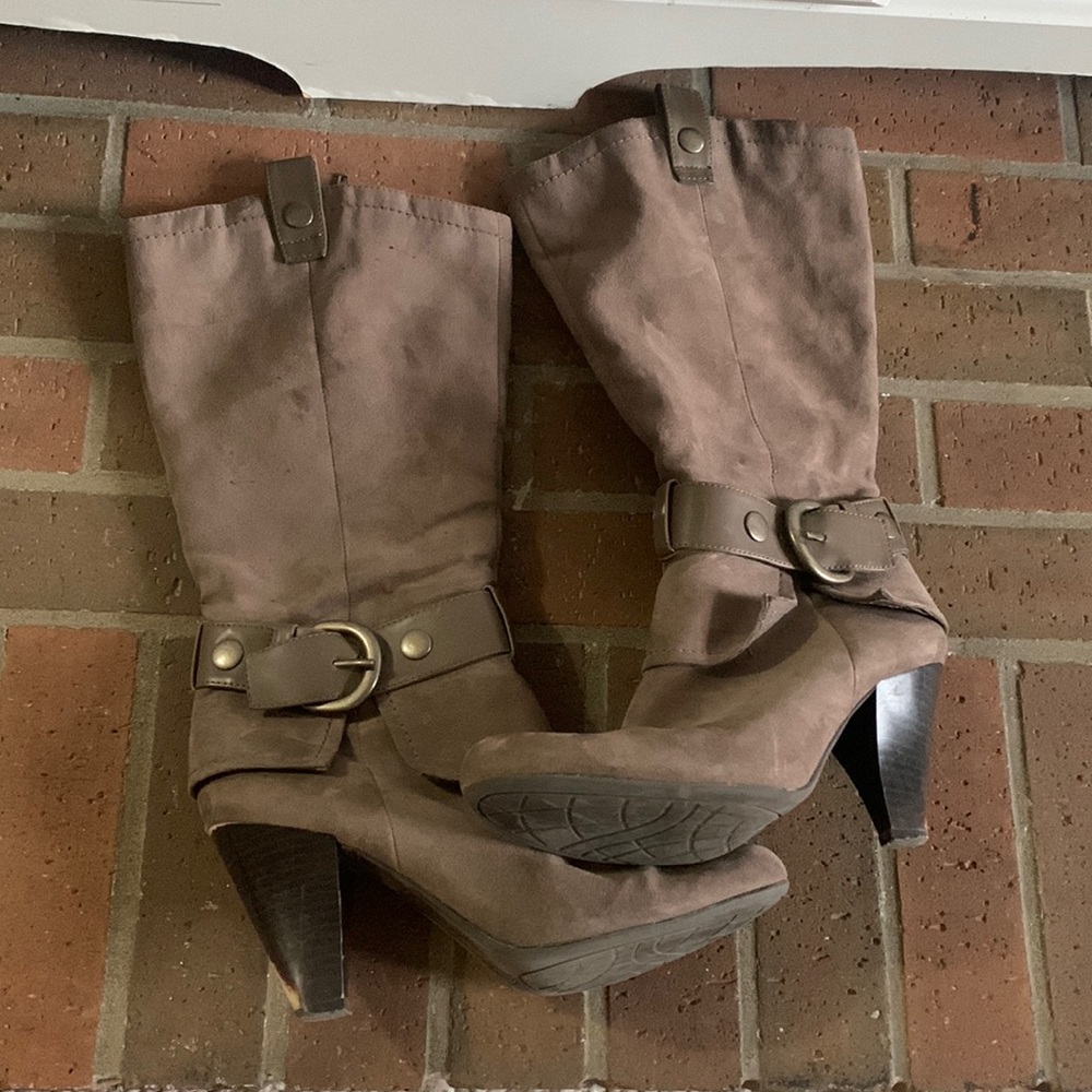 Foggy brown heeled boots